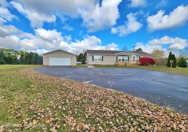 Homes for sale in Pinconning, MI | 214 W Pinconning Rd, Pinconning, MI 48650 | MLS# 50193352