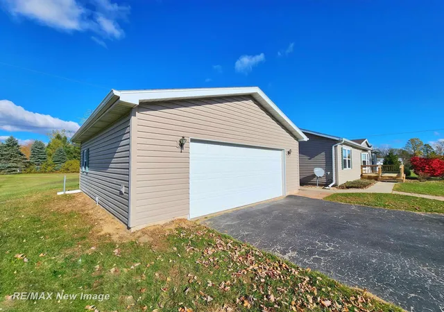 Homes for sale in Pinconning, MI | 214 W Pinconning Rd, Pinconning, MI 48650 | MLS# 50193352