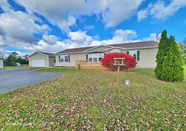 Homes for sale in Pinconning, MI | 214 W Pinconning Rd, Pinconning, MI 48650 | MLS# 50193352