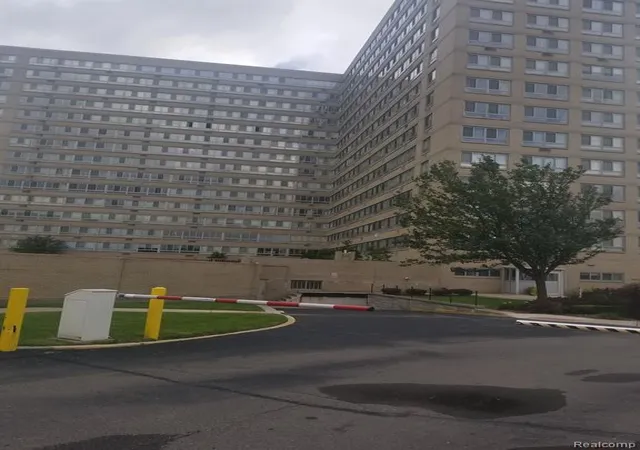 Photo 1 of Sale Pending at 8900 E Jefferson Ave #1103, Detroit, MI 48214 | MLS# 61025304 | Listing updated on 2026-09-09