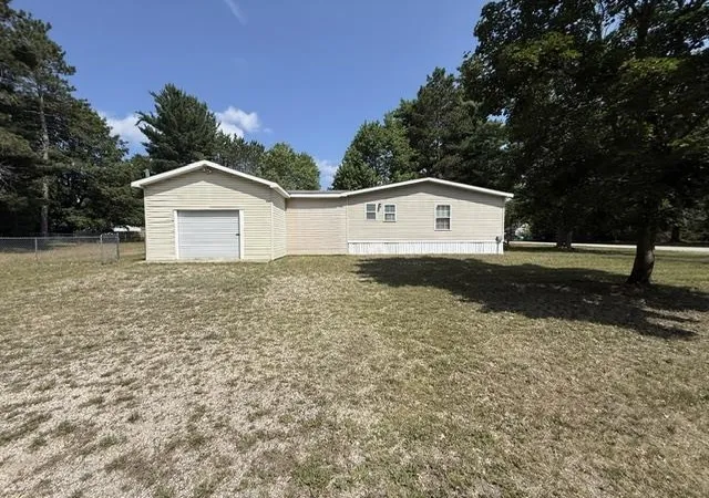 Photo 4 of Single family home for sale at 511 Oak St, Baldwin, MI 49304 | MLS# 80072780 | Listing updated on 2026-10-08