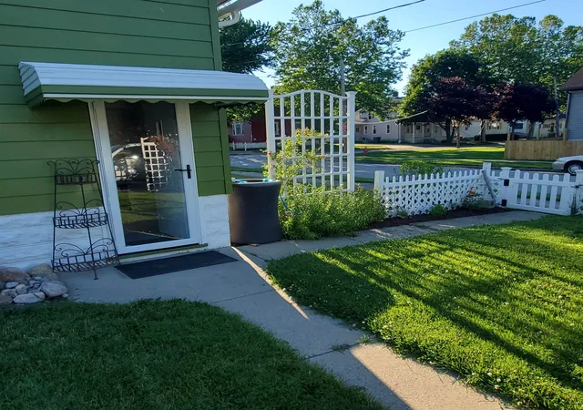 Photo 3 of Sale Pending at 601 S Sherman St, Bay City, MI 48708 | MLS# 50215029 | Listing updated on 2026-08-18