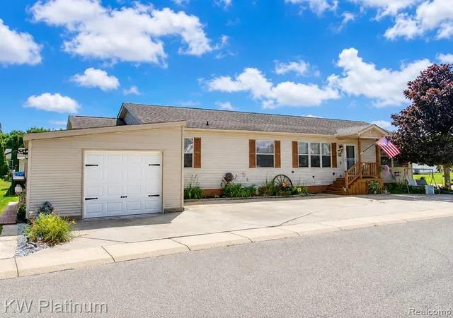 2nd image of 6196 Green Lake Ct, Kimball, MI 48074 | MLS# 61022600