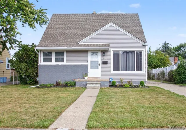 Photo 1 of Sale Pending at 7040 Deering St, Garden City, MI 48135 2248 | MLS# 61024761 | Listing updated on 2026-08-31