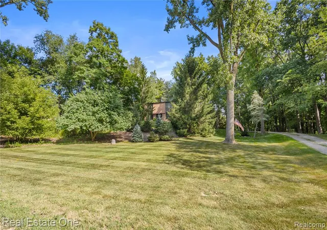 Photo 51 of Sale Pending at 101 Wimberly Dr, Rochester Hills, MI 48306 3465 | MLS# 61024915 | Listing updated on 2026-09-01
