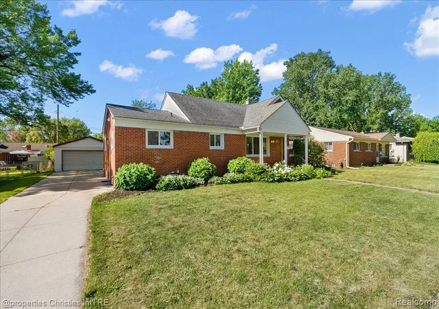 Photo 4 of Single Family Residence at 14201 Kingston St, Oak Park, MI 48237 | MLS# 60998617 | | Sold on 2026-06-24