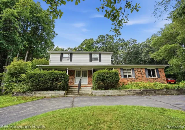 1st image of 7125 Ridgewood Rd, Clarkston, MI 48346 1036 | MLS# 61023952