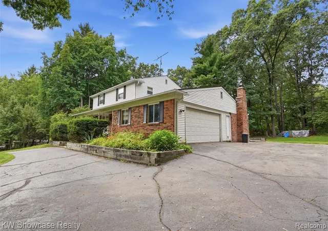 2nd image of 7125 Ridgewood Rd, Clarkston, MI 48346 1036 | MLS# 61023952