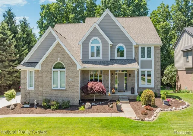Photo 1 of Sale Pending at 4577 Darlene Dr, Commerce Township, MI 48382 | MLS# 61006111 | Listing updated on 2026-09-01