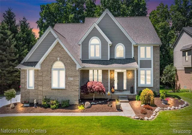 Photo 2 of Sale Pending at 4577 Darlene Dr, Commerce Township, MI 48382 | MLS# 61006111 | Listing updated on 2026-09-01