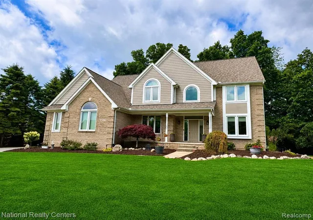 Photo 3 of Sale Pending at 4577 Darlene Dr, Commerce Township, MI 48382 | MLS# 61006111 | Listing updated on 2026-09-01