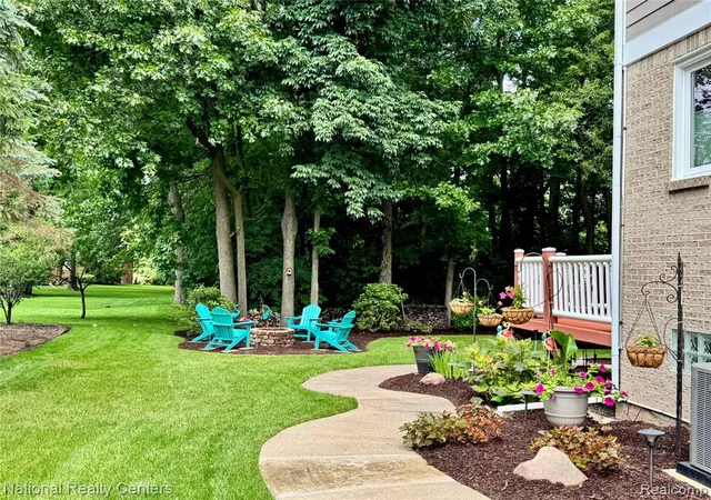 Photo 5 of Sale Pending at 4577 Darlene Dr, Commerce Township, MI 48382 | MLS# 61006111 | Listing updated on 2026-09-01