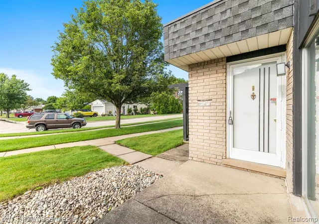4th image of 30167 Lorraine Ave, Warren, MI 48093 | MLS# 61009743