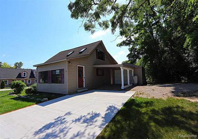 1st image of 412 E Shore Dr, Whitmore Lake, MI 48189 | MLS# 61012523