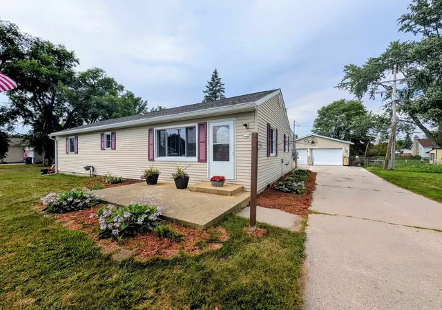 2nd image of 124 W Saginaw St #Lot: 3 & 4, Au Gres, MI 48703 | MLS# 80072548