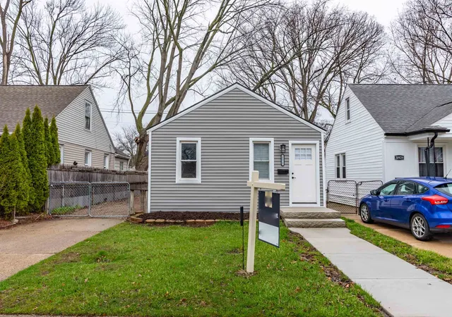 1st image of 20925 Ridgemont Rd, Harper Woods, MI 48225 | MLS# 50213199