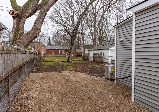 2nd image of 20925 Ridgemont Rd, Harper Woods, MI 48225 | MLS# 50213199