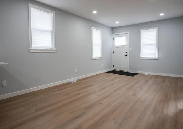5th image of 20925 Ridgemont Rd, Harper Woods, MI 48225 | MLS# 50213199