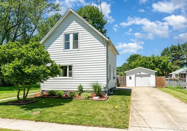 Photo 2 of Sale Pending at 2997 Jackson St, Saginaw, MI 48604 | MLS# 50179523 | Listing updated on 2025-06-26