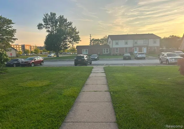 13th image of 35304 Tall Oaks Dr, Sterling Heights, MI 48312 | MLS# 61022388