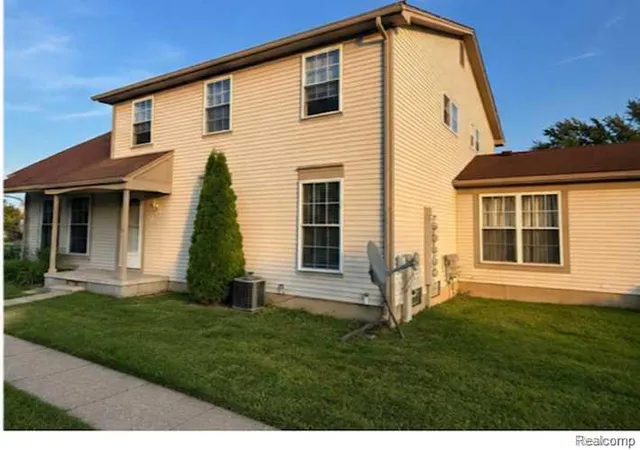 1st image of 35304 Tall Oaks Dr, Sterling Heights, MI 48312 | MLS# 61022388