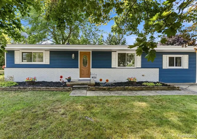 1st image of 12606 Greenhill Dr, Grand Blanc, MI 48439 2409 | MLS# 61022030