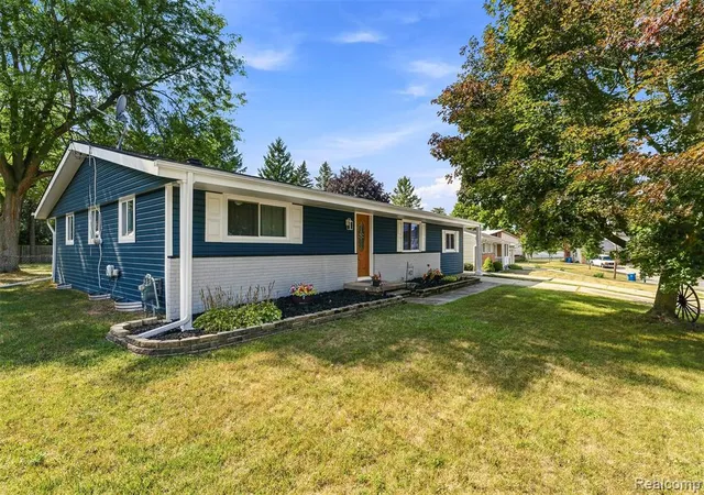 2nd image of 12606 Greenhill Dr, Grand Blanc, MI 48439 2409 | MLS# 61022030