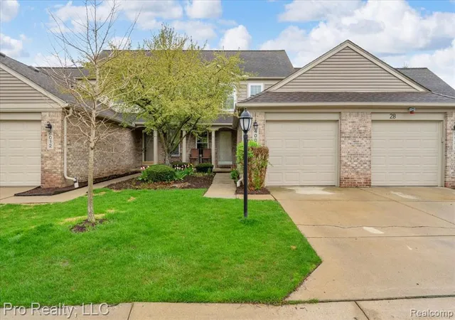 Homes for sale in Canton, MI | 4000 Hunters Cir #137, Canton, MI 48188 | MLS# 60988328