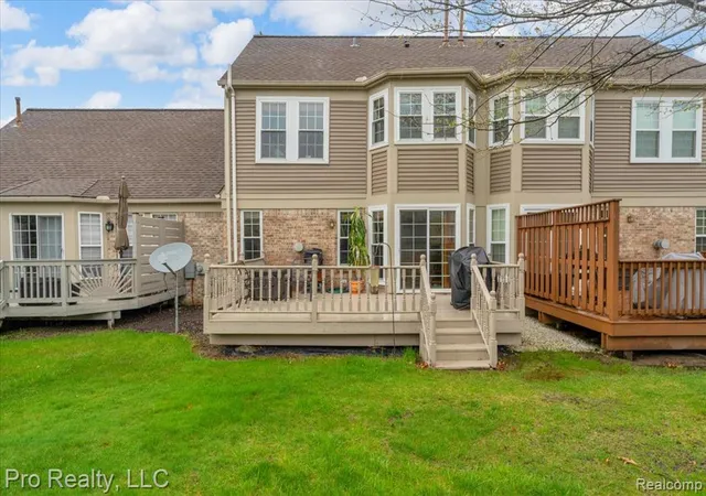 Homes for sale in Canton, MI | 4000 Hunters Cir #137, Canton, MI 48188 | MLS# 60988328