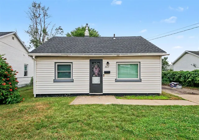 3rd image of 2617 Clyde Park Ave, Wyoming, MI 49509 | MLS# 70545016