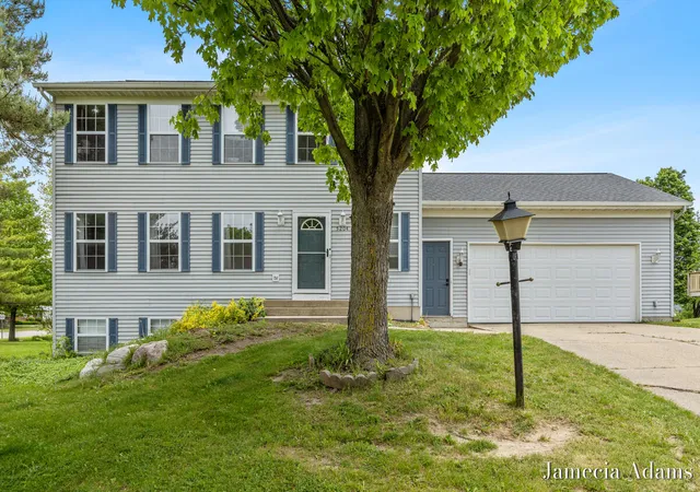 Homes for sale in Grand Rapids, MI | 5204 Discovery Dr, Grand Rapids, MI 49508 | MLS# 70533821