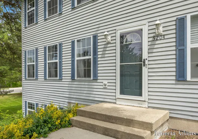 Homes for sale in Grand Rapids, MI | 5204 Discovery Dr, Grand Rapids, MI 49508 | MLS# 70533821