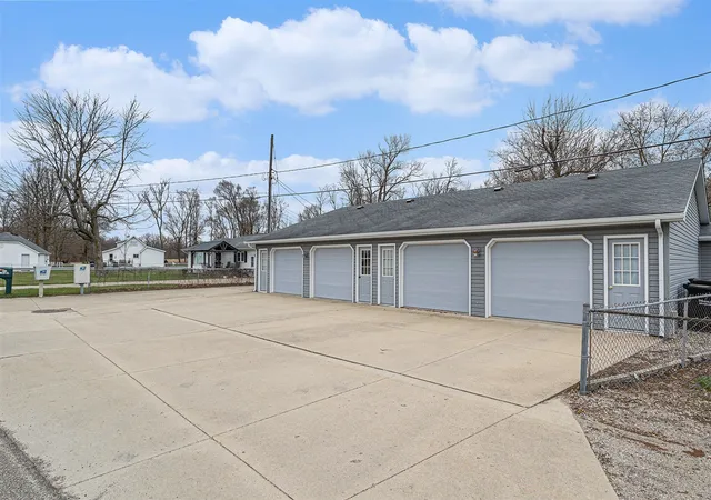 5th image of 566 Lake Dr, Coldwater, MI 49036