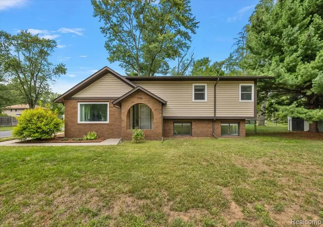 Photo 2 of Single family home for sale at 7710 Richardson Rd, West Bloomfield, MI 48323 1063 | MLS# 61025215 | Listing updated on 2026-09-11