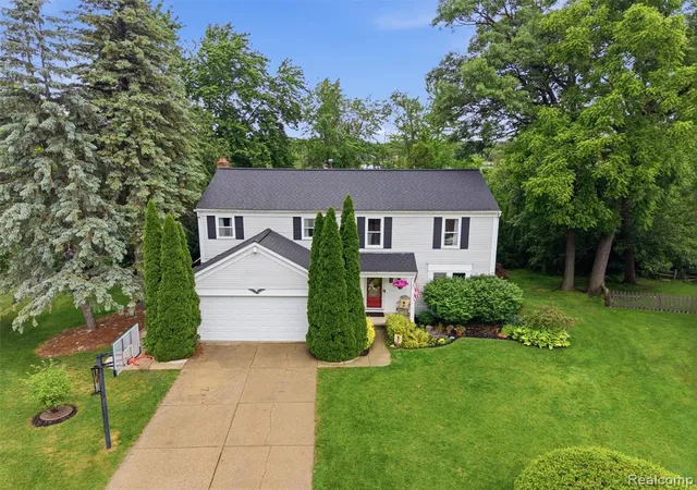 Homes for sale in Lake Orion, MI | 2600 Millcrest Ct, Lake Orion, MI 48360 | MLS# 61003149