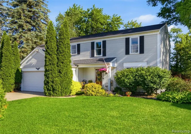Homes for sale in Lake Orion, MI | 2600 Millcrest Ct, Lake Orion, MI 48360 | MLS# 61003149