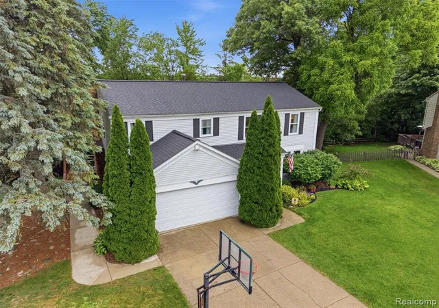 Homes for sale in Lake Orion, MI | 2600 Millcrest Ct, Lake Orion, MI 48360 | MLS# 61003149