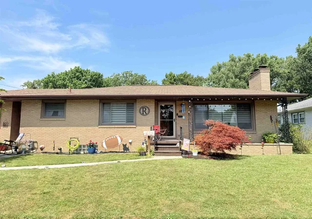 Photo 2 of Sale Pending at 302 W Smith St, Bay City, MI 48706 | MLS# 50216921 | Listing updated on 2026-08-21