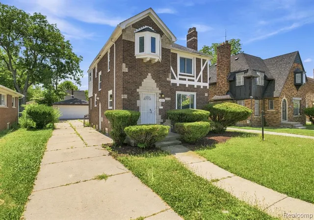 Photo 3 of Single family home for sale at 8262 E Outer Dr, Detroit, MI 48213 | MLS# 61008858 | Listing updated on 2026-08-24