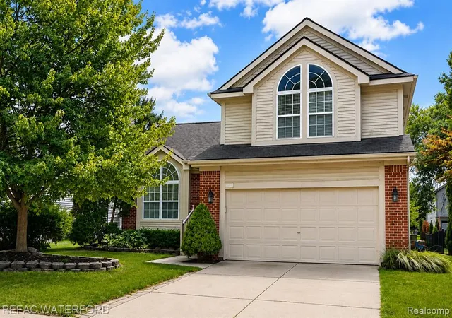 Photo 2 of Single family home for sale at 6473 Lake Meadow Dr, Waterford, MI 48327 1782 | MLS# 61022223 | Listing updated on 2026-09-15