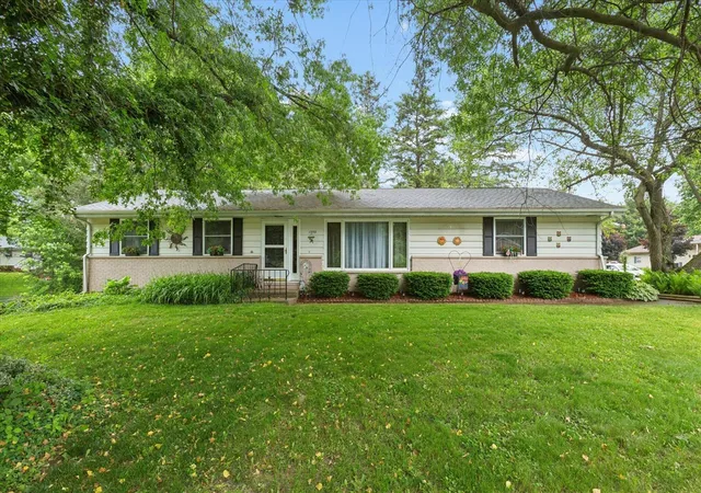 Homes for sale in Saint Joseph, MI | 1359 W Glenlord Rd, Saint Joseph, MI 49085 | MLS# 70544108