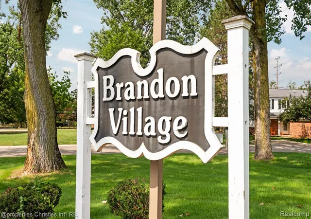 Listing Photo 5 - Condo for sale in building located at 7435 N Kingston Ct, Westland, MI 48185 5682