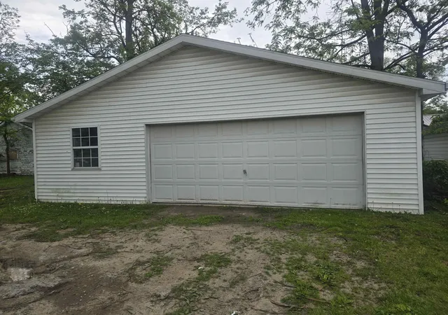 2nd image of 2066 E Bristol Rd, Burton, MI 48529 | MLS# 50211394