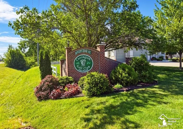 Homes for sale in Monroe, MI | 1009 Regents Park Dr, Monroe, MI 48161 | MLS# 50211284