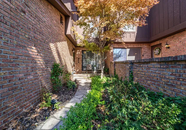 1st image of 26200 Summerdale Dr, Southfield, MI 48033 | MLS# 70504563