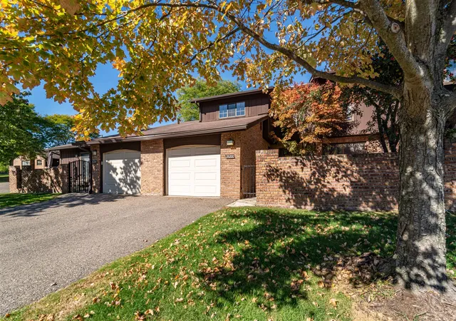 4th image of 26200 Summerdale Dr, Southfield, MI 48033 | MLS# 70504563