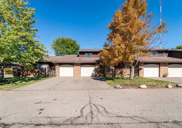 5th image of 26200 Summerdale Dr, Southfield, MI 48033 | MLS# 70504563