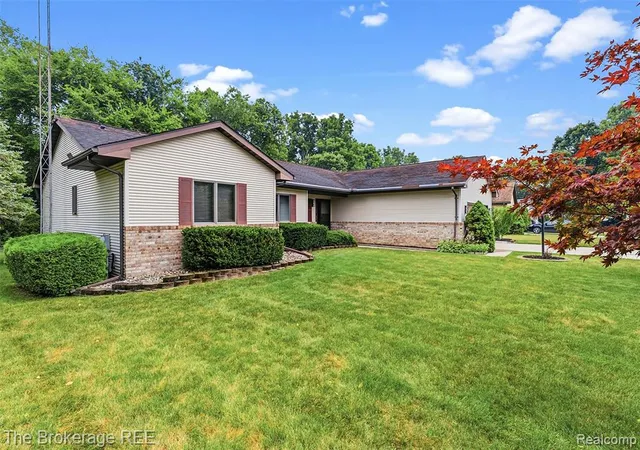 2nd image of 3200 Kings Brook Dr, Flushing, MI 48433 | MLS# 61015698