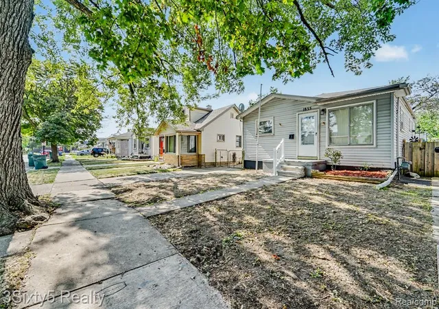 Photo 2 of Single family home for sale at 1835 Euclid St, Lincoln Park, MI 48146 1415 | MLS# 61023940 | Listing updated on 2026-09-13