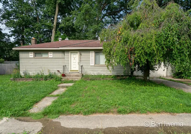 Photo 2 of Sale Pending at 4623 Grantwood Ave, Kentwood, MI 49508 | MLS# 70552190 | Listing updated on 2026-08-26